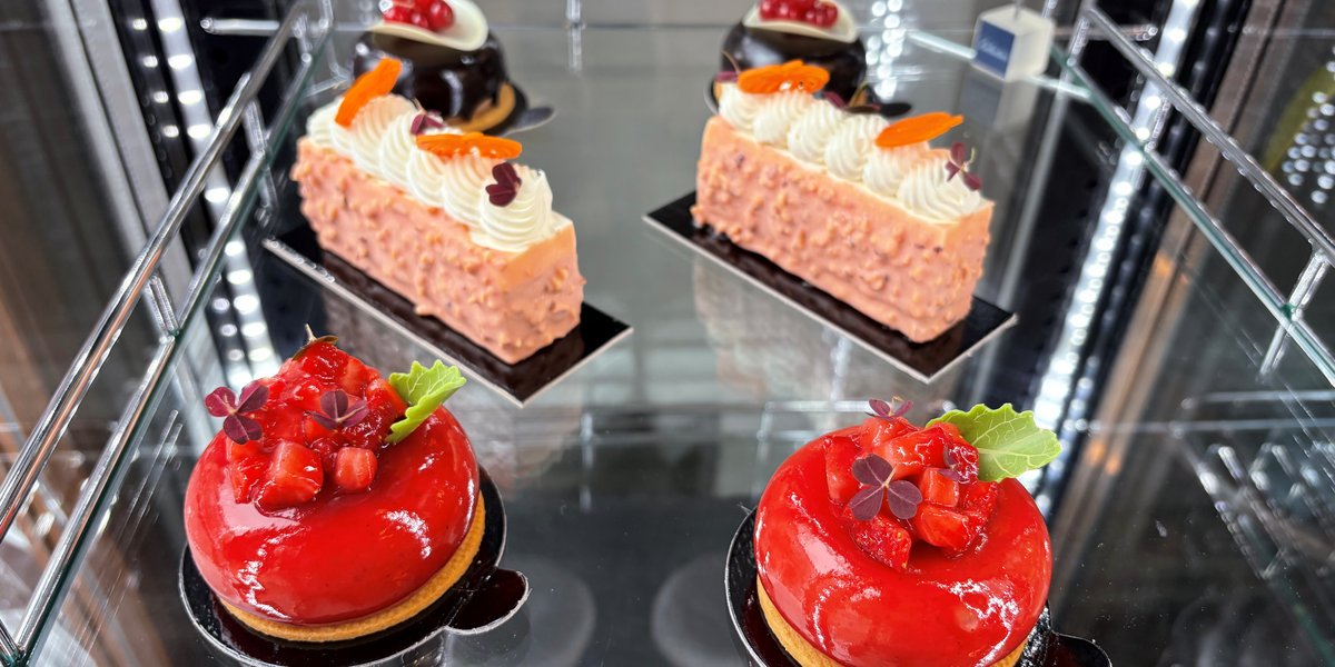 Hork� pun�, hru�ka a francouzsk� dezerty u Starom�stsk�ho n�m�st�.